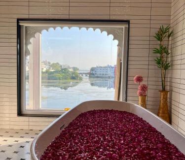 Lake Swaroop Sagar Hotel | Natural Lake View Hotel