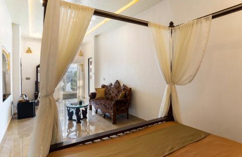 Lake Swaroop Sagar Hotel | Natural Lake View Hotel
