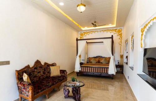 Lake Swaroop Sagar Hotel | Natural Lake View Hotel
