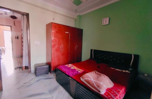 Azadpur House | Natural Light Comfortable Room Friendly Home Stay