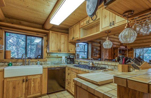 Idyllwild Cabin | Natural log cabin with guesthouse, game room, enclosed yard & washer/dryer