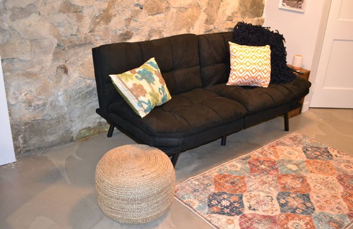 Nelson Apartment | Natural Nook by Nelson lakeside park. Downtown walkable and pet friendly!