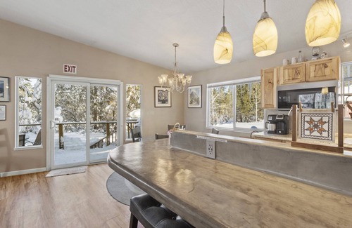 Pioneer Trail Cabin | Natural Private Setting, Dog-Friendly, Fenced yard, Hot Tub, Walk/bike to trails