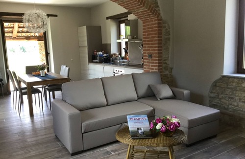 Cravanzana House | Natural stone country house on hilltop in the middle of the gourmet paradise LANGHE
