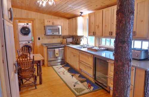 Lake Placid Cabin | Nature at it's Best! Cozy Cabin with Old World Charm! Pets are considered.
