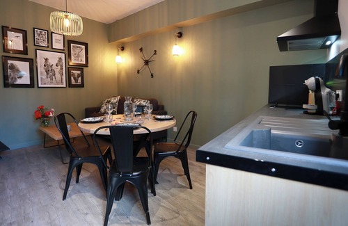 Doue-la-Fontaine House | Nature break in Doué La Fontaine: house with terrace and Bioparc decor