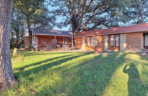 La Celle House | Nature break in the heart of a shady enclosed park