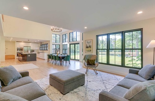 Bluemont House | Nature Escape | Pond, Dock, Fire Pit, Trails