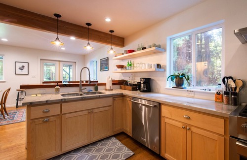 Trinidad House | 🌲Nature Haven Retreat- 9 Private Acres in Redwood Forest Bathed in Sunshine!☀️