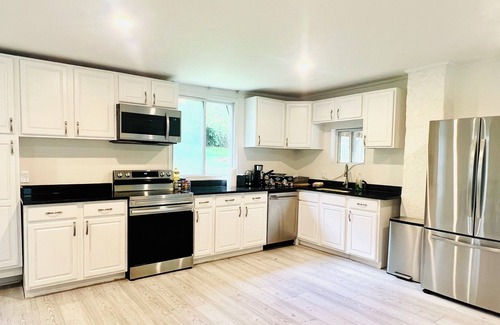 Vienna House | Nature-Inspired Family Retreat near Hwy 66