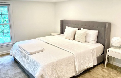 Vienna House | Nature-Inspired Family Retreat near Hwy 66