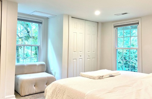 Vienna House | Nature-Inspired Family Retreat near Hwy 66