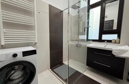 Brasov City Centre Apartment | Nature-Inspired Stay in Piata Sfatului Brasov