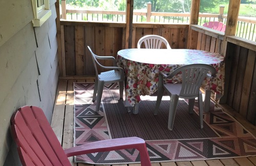 Milford Cottage | Nature Lover's Cottage Retreat On The Black River With Private Dock.