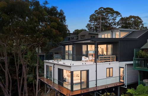 Horsfield Bay House | Nature meets Opulence at Aquilae