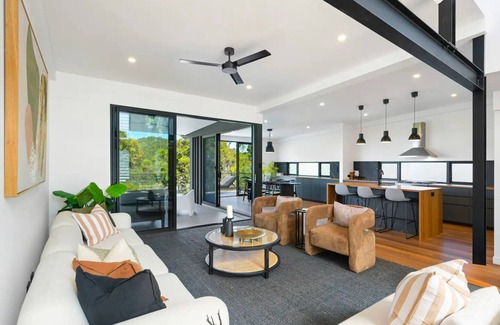 Horsfield Bay House | Nature meets Opulence at Aquilae