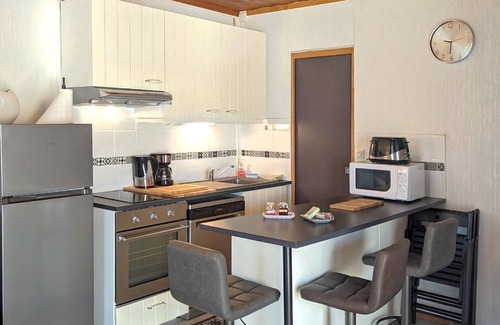 Pesmes Cottage | Nature retreat chalet with terrace, air conditioning, private parking