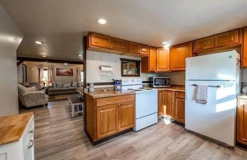 Wellsboro House | Nature's Edge-4 bedroom/2 bath serene getaway w/River & Firepit