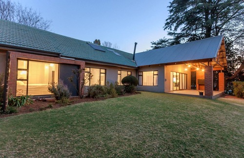 Greater Johannesburg Metropolitan Area House | Nature's Haven: 7-Bedroom Villa with Pool, WiFi & Serene Surroundings