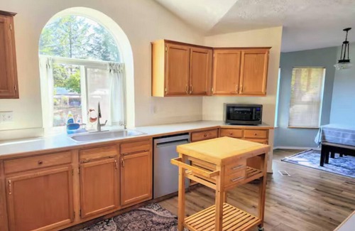 Brookings House | Nature's Nest-Brookings Retreat
