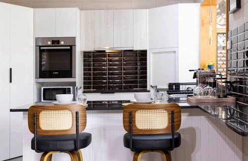 Leanyer House | Nature's Nest: Pool - Garden - OutdoorDining - BBQ