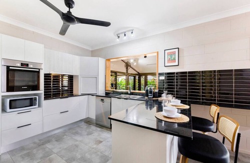 Leanyer House | Nature s Nest Pool SPA Outdoor Kitchen Dining