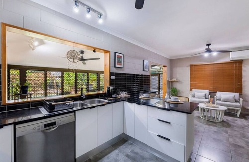 Leanyer House | Nature s Nest Pool SPA Outdoor Kitchen Dining