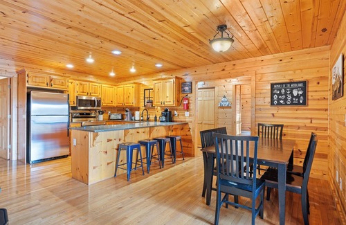 Blairsville Cabin | Nature's Retreat - Spacious cabin w/hot tub and firepit near Blue Ridge!