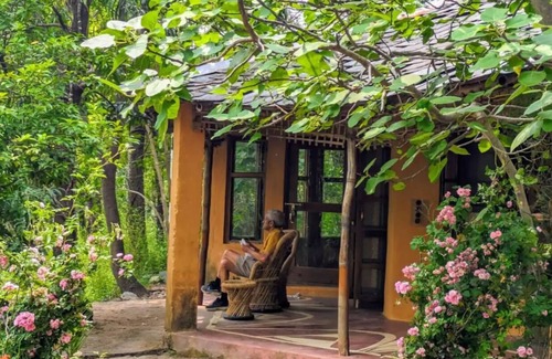 Dharamshala Cottage | Nature Stay in Mud cottage with Food, Yoga & Meditation in Dharamshala