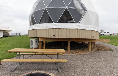 Williamstown Cabin | Natures Hotel. Luxury Glamping Dome minutes from Ark!