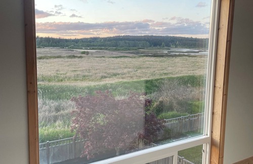 Freeland House | Nature’s Nook-Nestled Near Beach and Deer Lagoon 3-bedroom house, Freeland