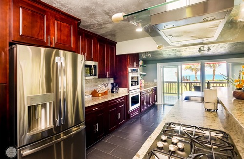 Laie House | ~Naupaka Breeze~ Newly remodelled! Ocean View Home 30 Day Stays