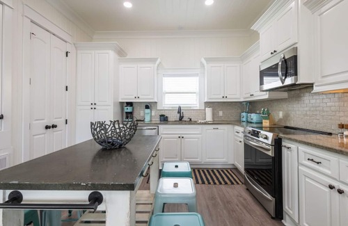 Port Bolivar House | Nauti Kraken, Newly Remodeled!