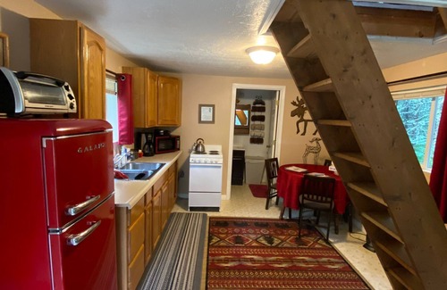 Bear Creek Hotel | Nauti Otter Inn and Yurt Village