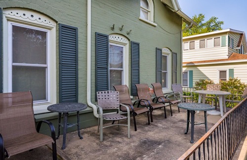 South Haven House | Nautical Beach Club - Large Michigan Avenue Home, Walk to the Beach and Downtown