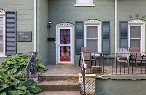 South Haven House | Nautical Beach Club - Large Michigan Avenue Home, Walk to the Beach and Downtown