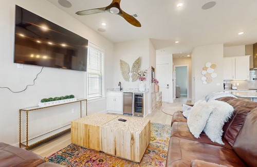 Ono Island House | Nautical home in coastal community with shared pool, Wifi, Pet friendly