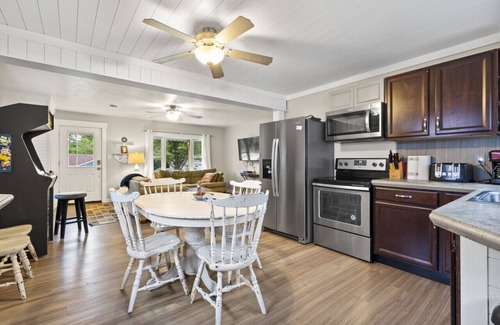 Lexington House | Nautical Nest w/hot tub, golf cart & arcade game