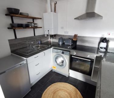 Hull Apartment | Nautical nook, East Yorkshire two bed flat, free parking and WiFi