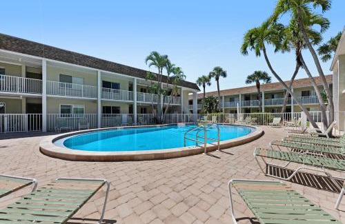 Holmes Beach Apartment | Nautilus 105