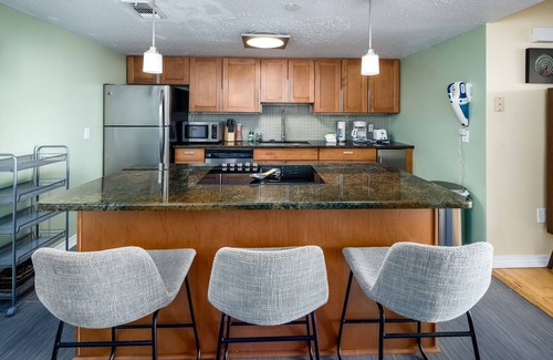 Fort Walton Beach Condo | Nautilus 1505 5th Floor Gulf Front 1 Bedroom Free Beach Service 3/1-10/31