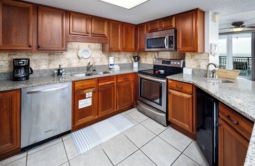 Fort Walton Beach Condo | Nautilus 1702 - Gulf Front 2BD/2BA 7th Floor. Free Beach Service 3/1-10/31