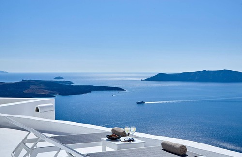 Firostefani Villa | Nautilus,3 bedroom character villa with outdoors jacuzzi and fantastic sea views