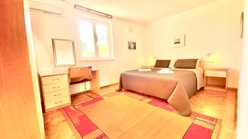 Zavala House | Nautilus-Bay Holiday home with 5 rooms, on the beach, for 2-9 persons
