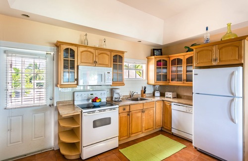 West Bay Cottage | Nautilus Cottage - Charming 7 Mile Beachfront Cottage by Cayman Villas