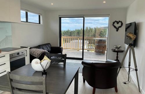 Maraetai Apartment | Nautilus self-catering cottage