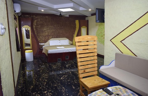 Sirkazhi Hotel | Navagiraga Resorts & Hotel