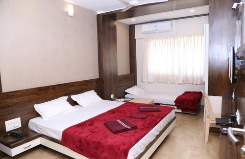 Belagavi Hotel | Navaratna Palace