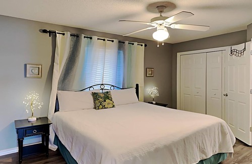 Navarre Beach Condo | Navarre Beach Condo with Balcony Overlooking the Sound - Just Steps to the Sand!