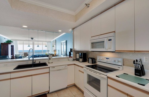 Navarre Beach Condo | Navarre Regency 808: Life is Just Better with Beach Daze & Ocean Waves